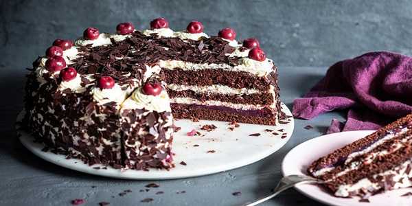 How To Make German Black Forest Cake (Schwarzwälder Kirschtorte)